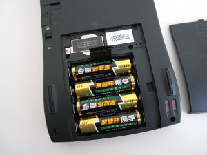 MessagePad 120 uses a CR2032 for backup and 4 AA batteries, or rechargeable battery pack